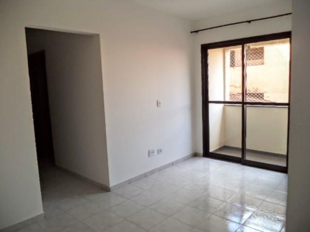Apartamento à venda com 3 quartos, 70m² - Foto 2
