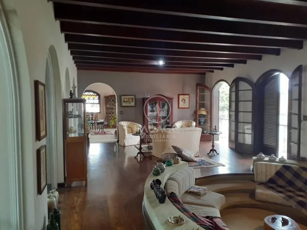 Casa, 6 quartos, 930 m² - Foto 1