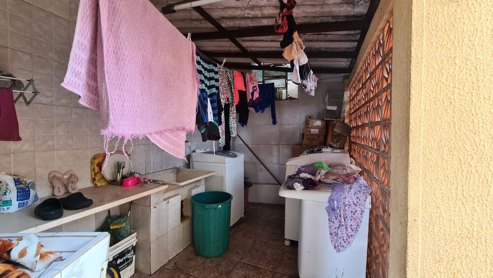 Casa à venda com 3 quartos, 198m² - Foto 2