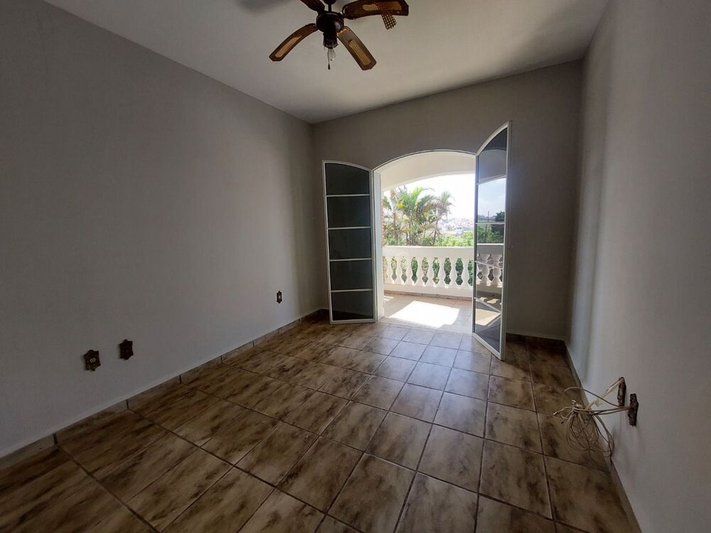 Casa à venda com 3 quartos, 400m² - Foto 3