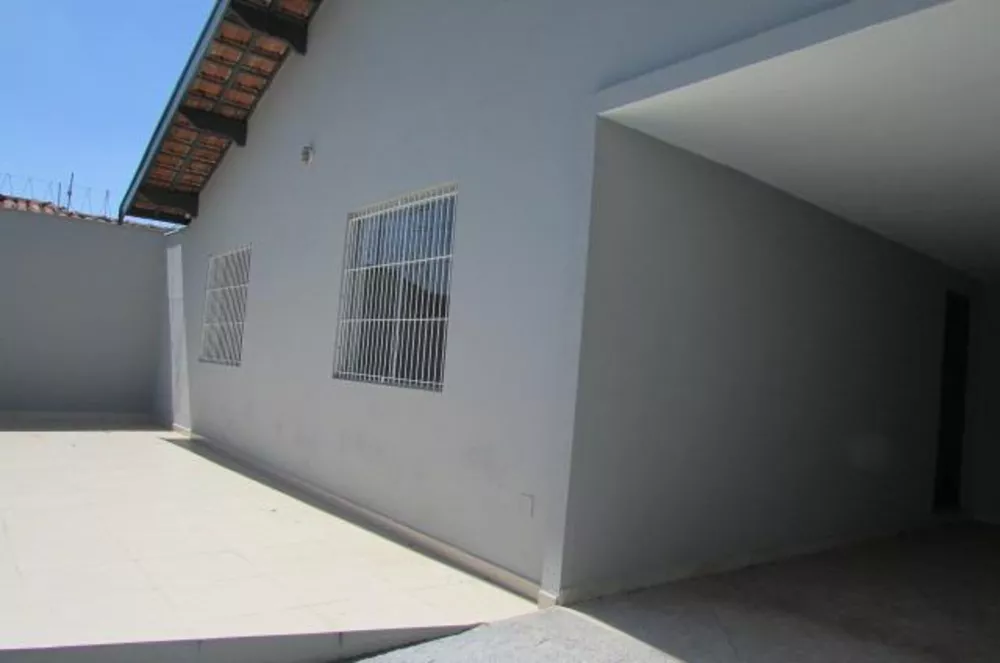 Casa à venda e aluguel com 3 quartos, 130m² - Foto 1