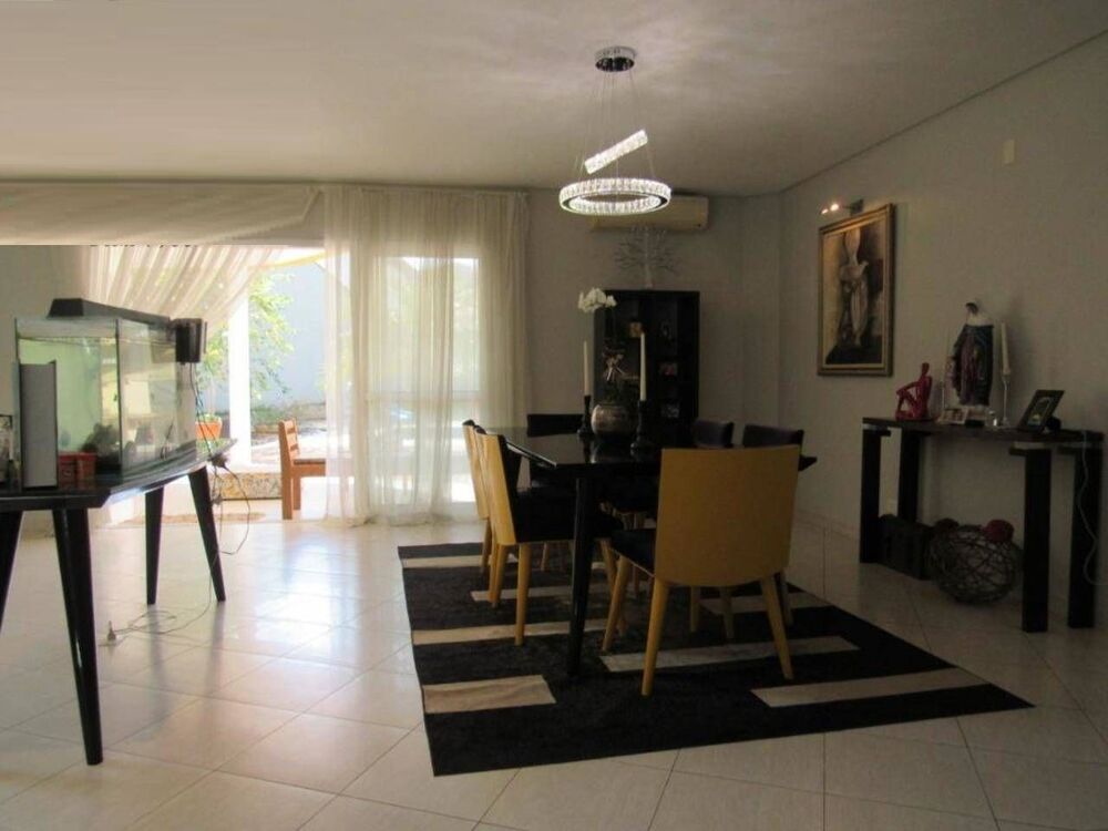 Casa à venda com 4 quartos, 400m² - Foto 1