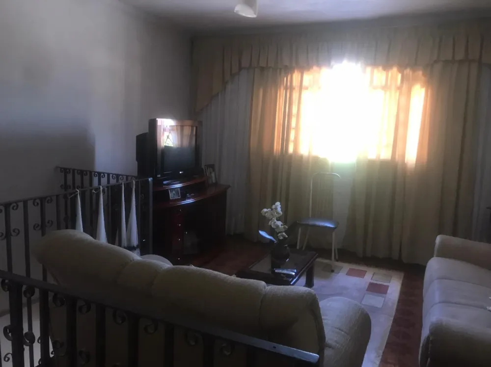 Casa, 4 quartos, 216 m² - Foto 2