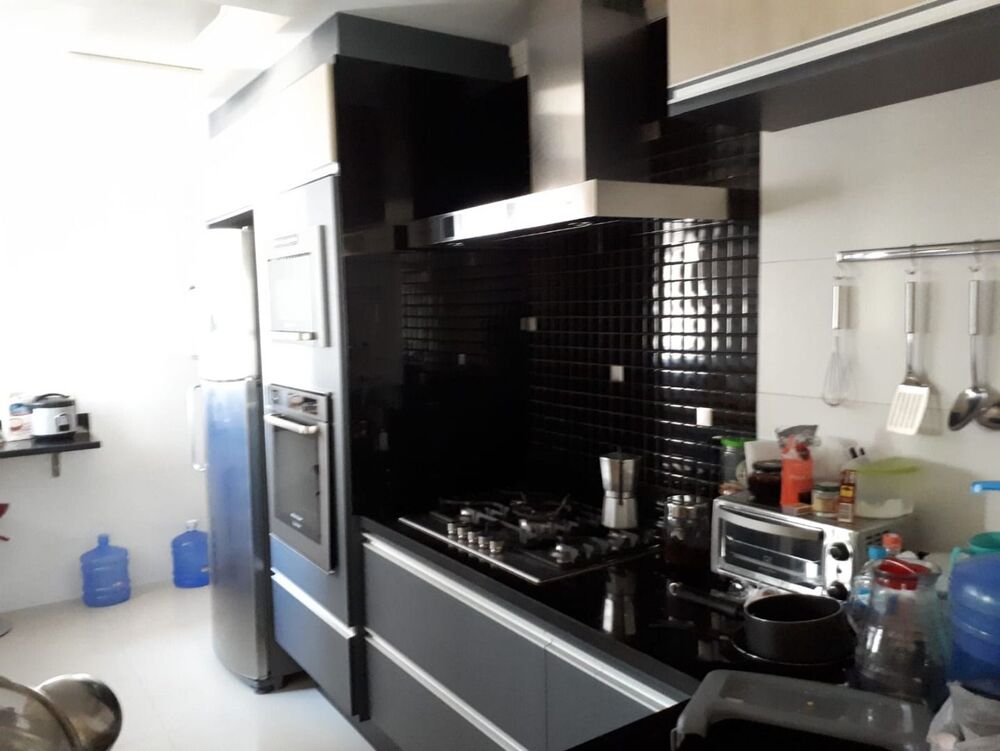 Apartamento à venda com 3 quartos, 140m² - Foto 2