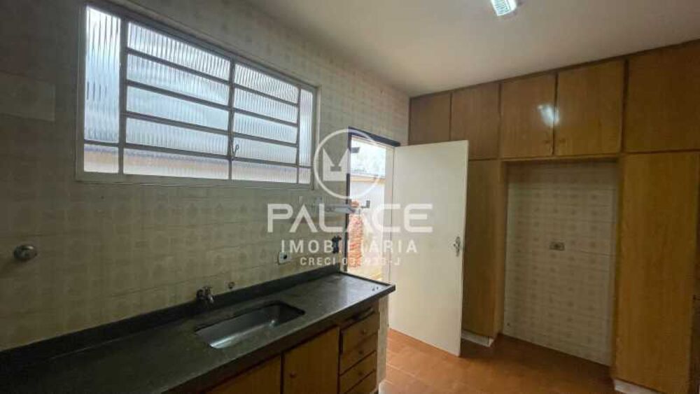 Casa à venda e aluguel com 3 quartos, 320m² - Foto 3