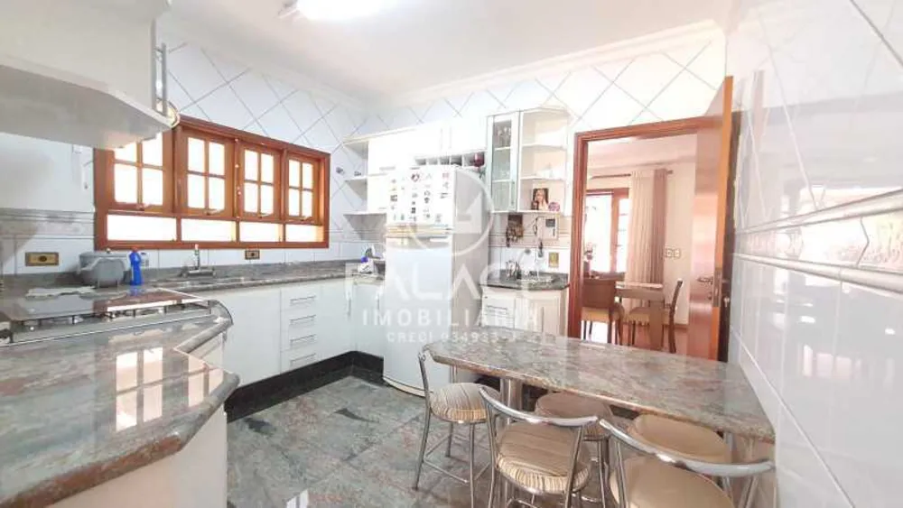 Casa, 3 quartos, 235 m² - Foto 6