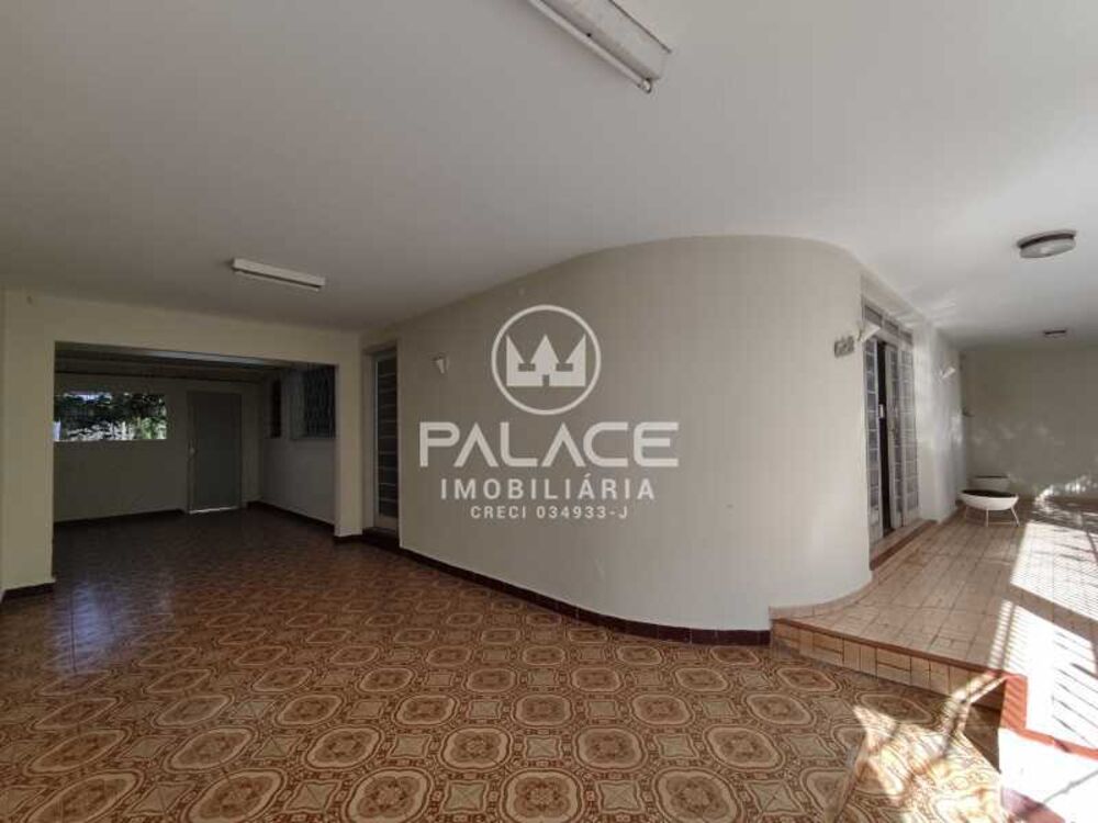 Casa para alugar com 3 quartos, 215m² - Foto 1