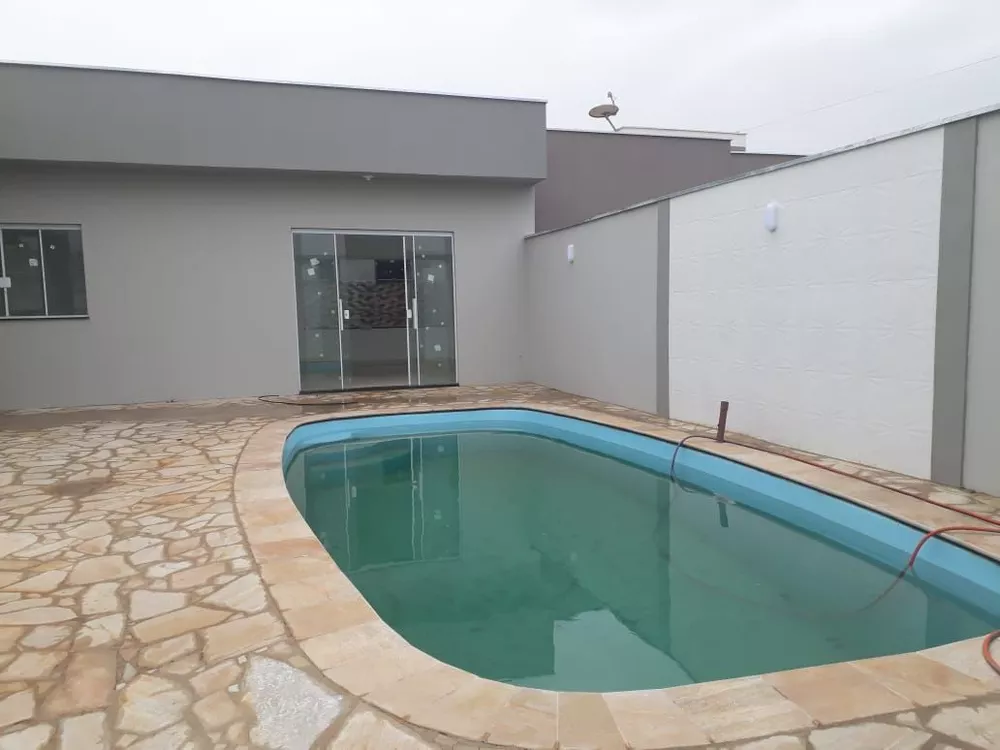 Casa à venda com 3 quartos, 150m² - Foto 1