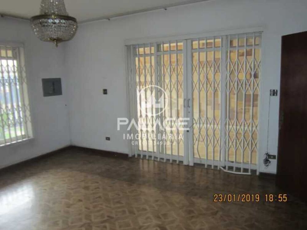 Casa Comercial à venda com 5 quartos, 270m² - Foto 2