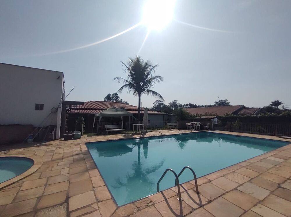 Chácara para alugar com 5 quartos, 400m² - Foto 1