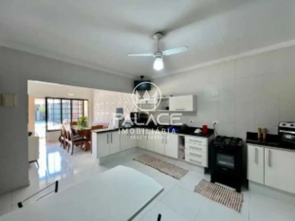 Casa, 4 quartos, 256 m² - Foto 1