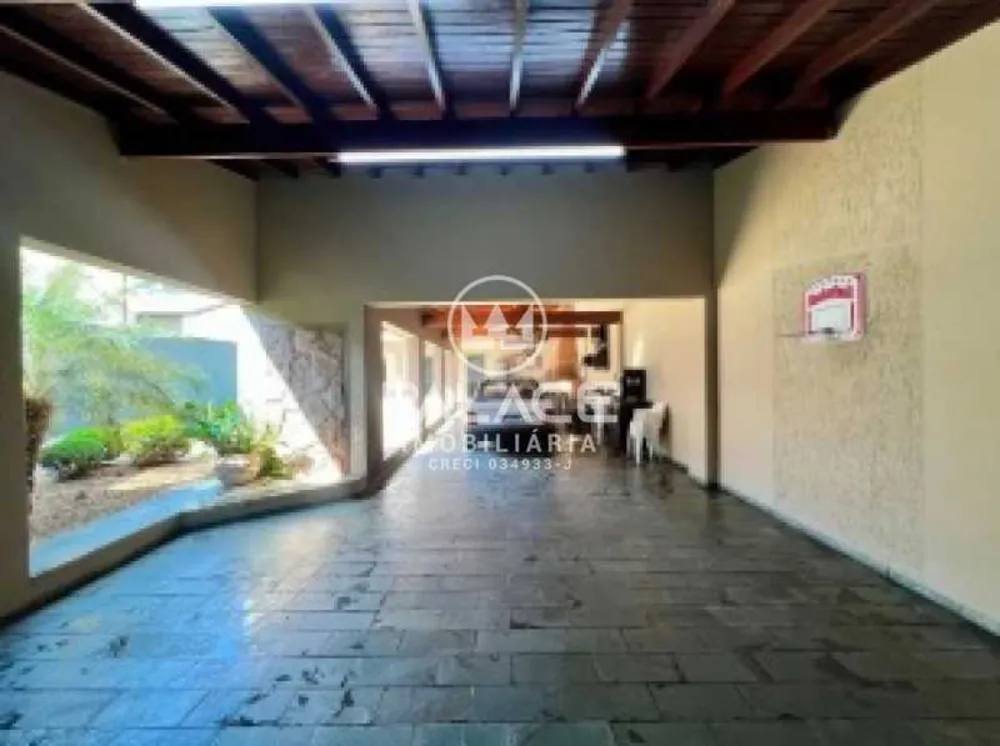 Casa, 4 quartos, 256 m² - Foto 2