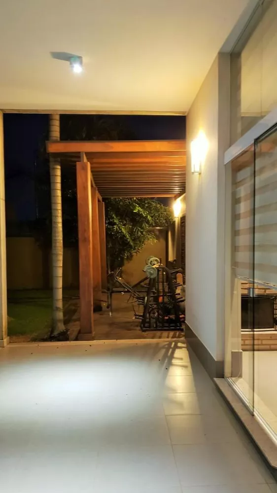 Casa de Condomínio à venda e aluguel com 2 quartos, 200m² - Foto 2