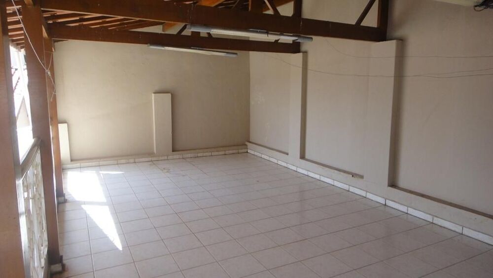 Casa à venda com 3 quartos, 357m² - Foto 9