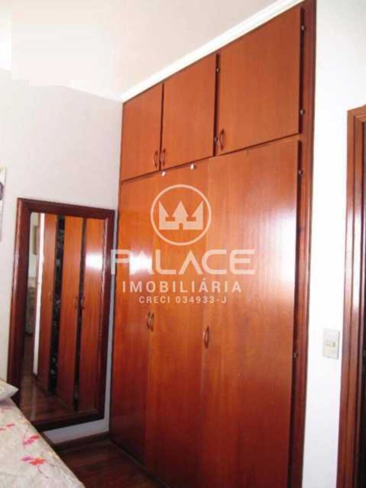 Casa à venda com 3 quartos, 250m² - Foto 1