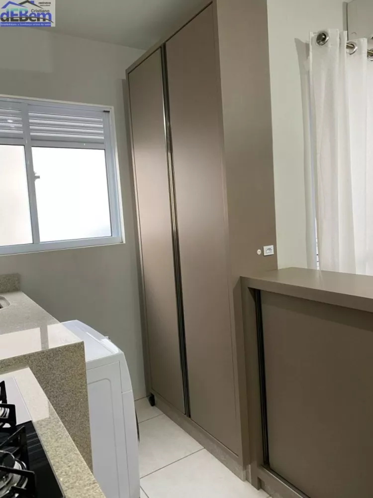 Apartamento à venda com 2 quartos, 64m² - Foto 2