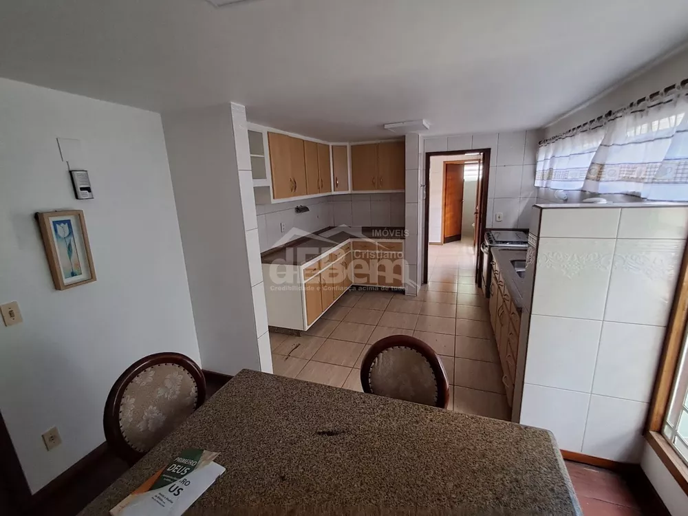 Casa, 5 quartos, 260 m² - Foto 2