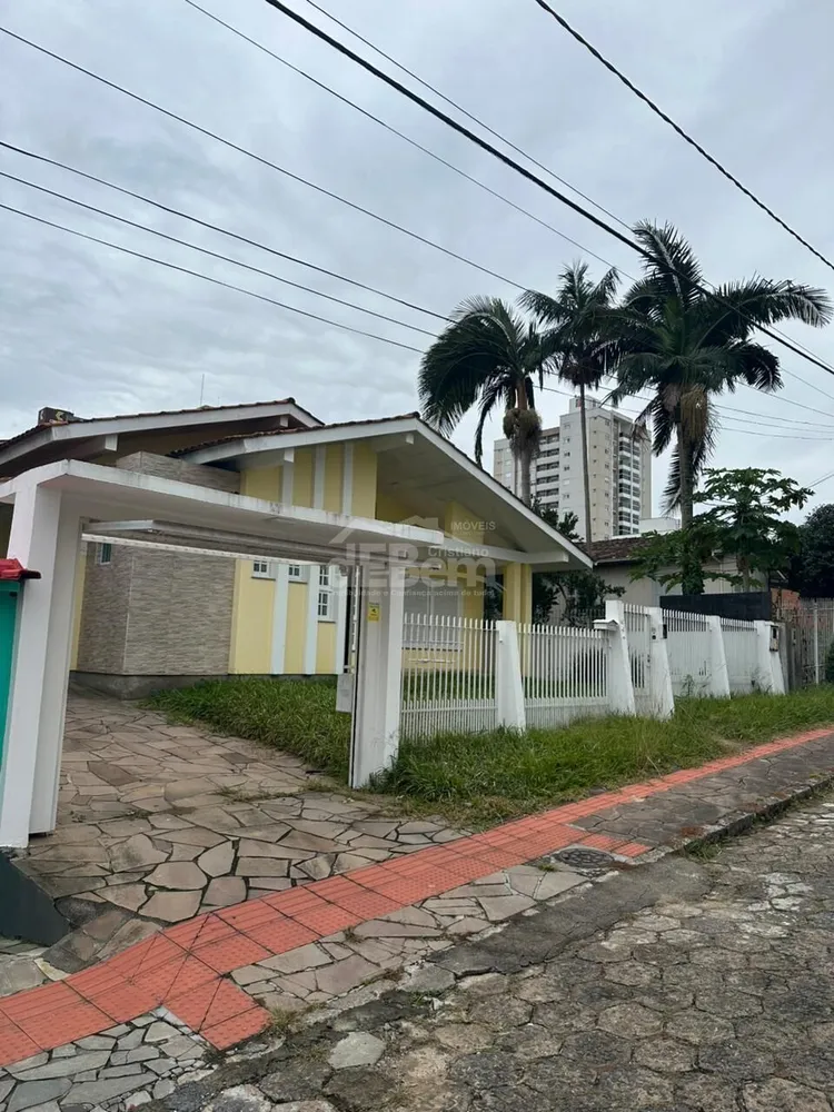 Casa, 5 quartos, 260 m² - Foto 1