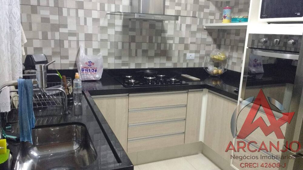 Casa à venda com 4 quartos, 220m² - Foto 1
