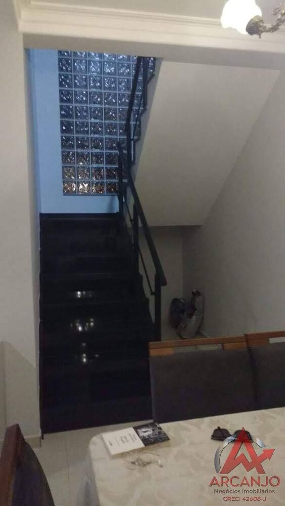 Casa à venda com 4 quartos, 220m² - Foto 4