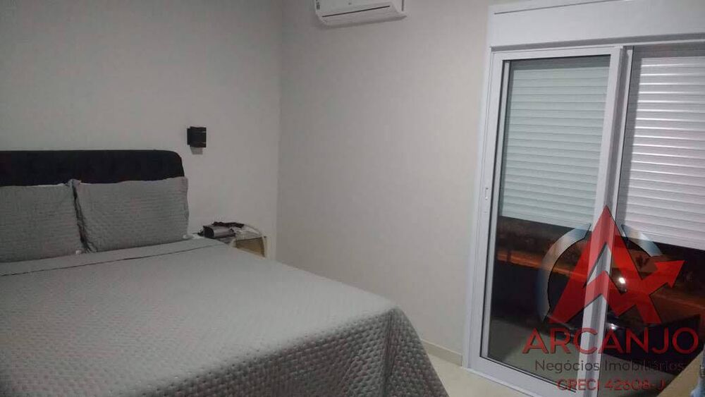 Casa à venda com 4 quartos, 220m² - Foto 2