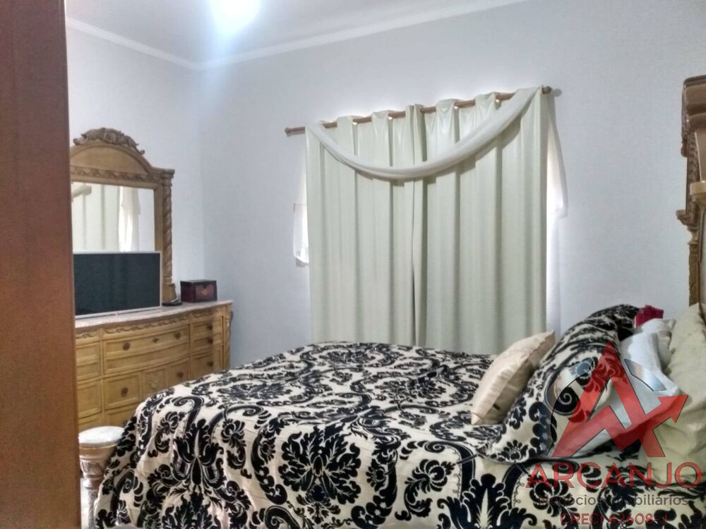 Casa à venda com 11 quartos, 380m² - Foto 1