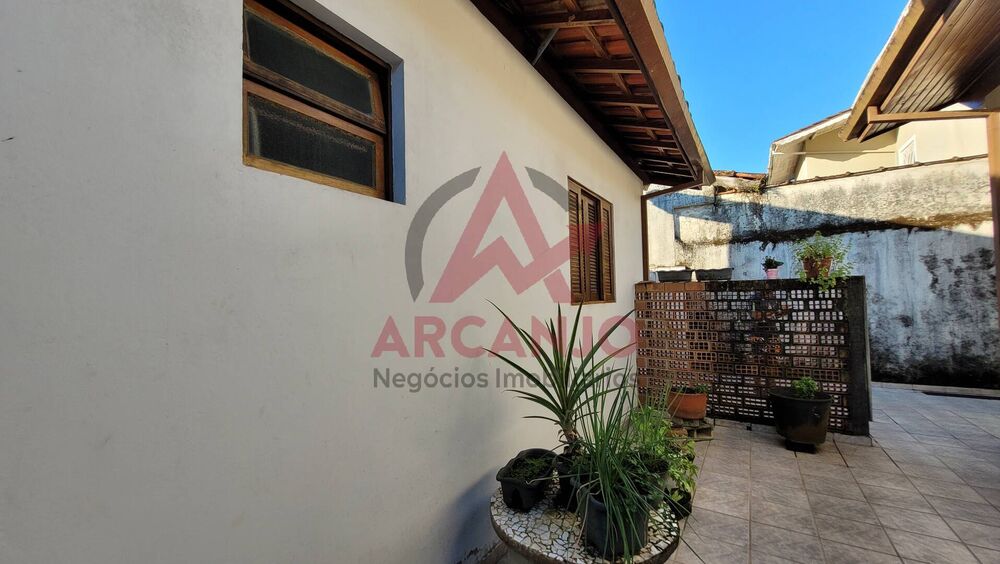 Casa à venda com 4 quartos, 425m² - Foto 1