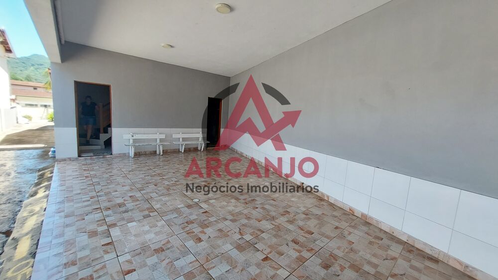Sobrado à venda com 7 quartos, 208m² - Foto 1