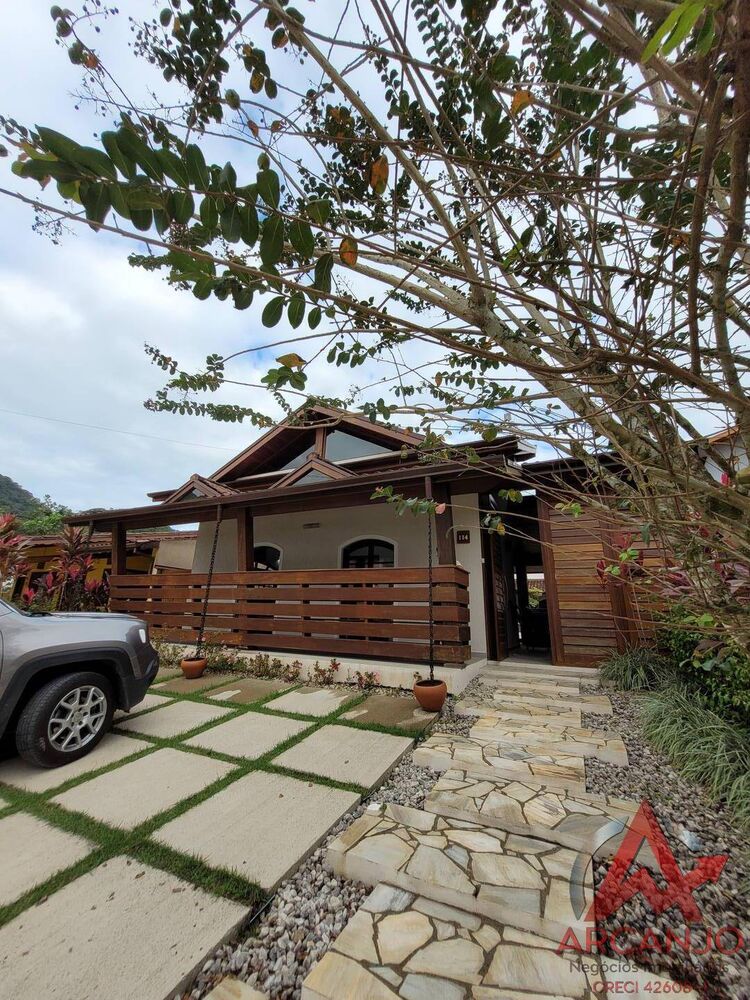 Casa à venda com 4 quartos, 343m² - Foto 1
