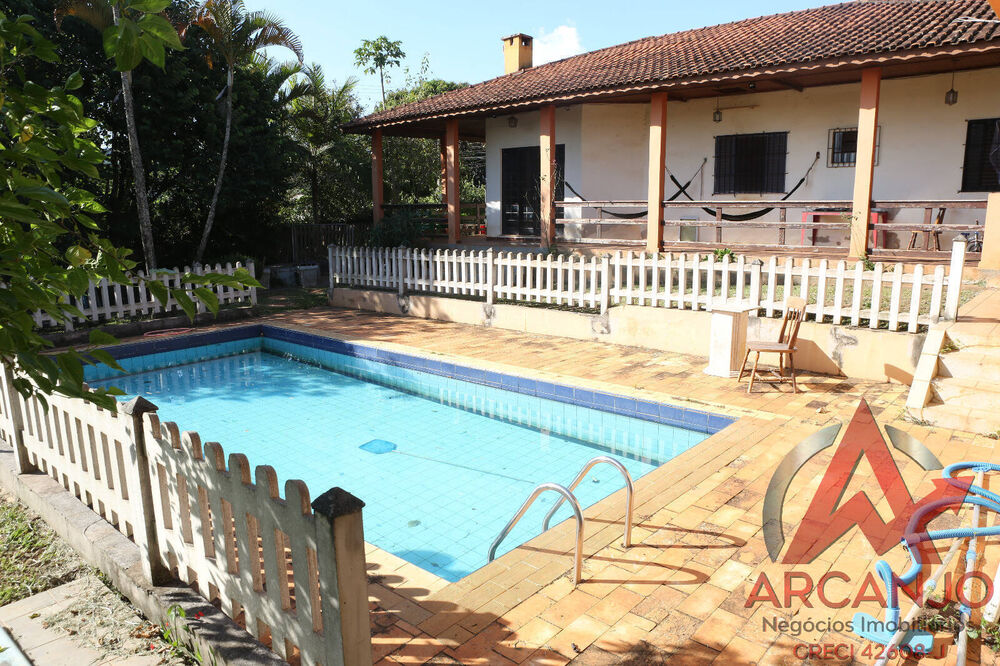 Chácara à venda com 4 quartos, 230m² - Foto 1