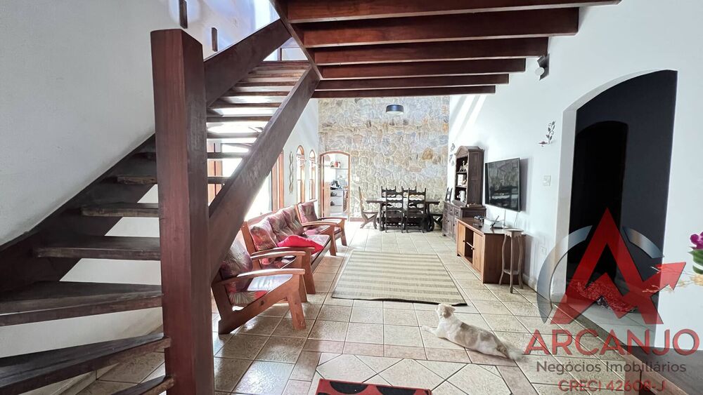 Casa à venda com 5 quartos, 217m² - Foto 2