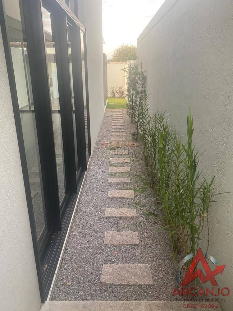 Casa à venda com 2 quartos, 166m² - Foto 2