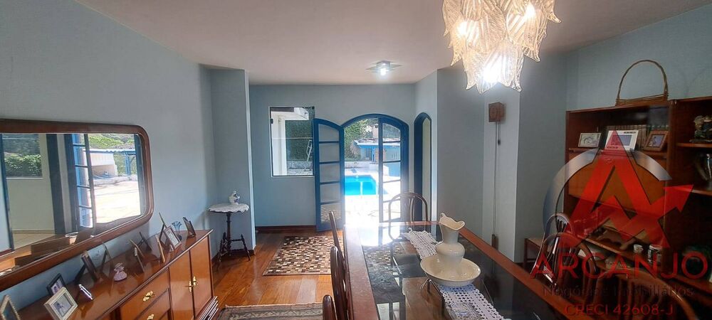 Casa à venda com 4 quartos, 320m² - Foto 2