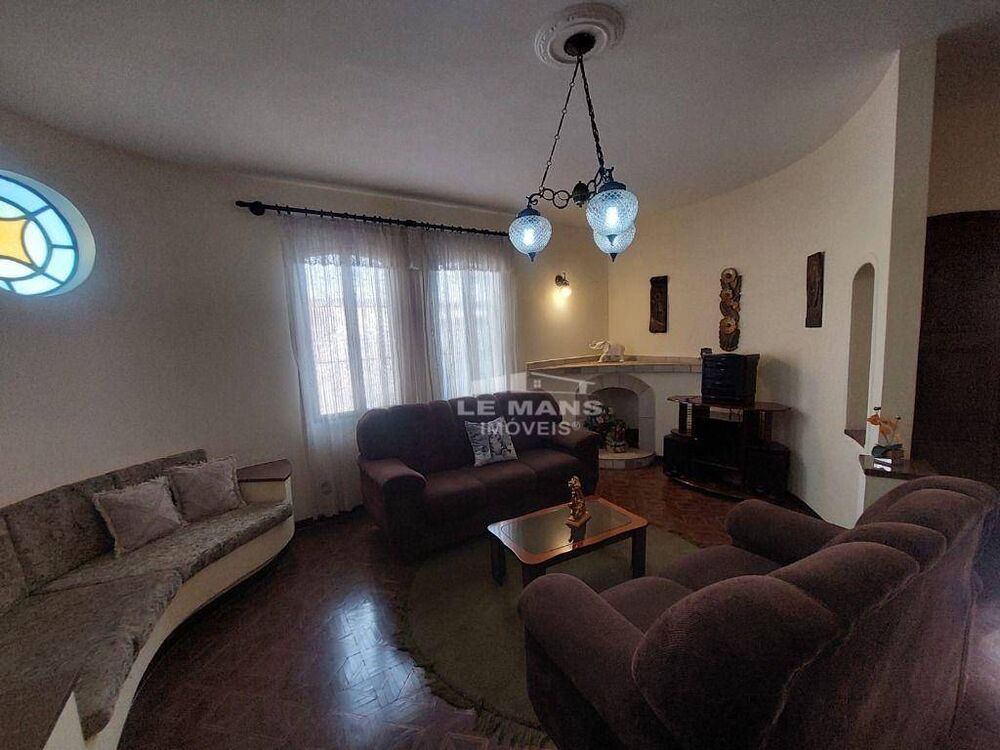 Casa, 3 quartos, 231 m² - Foto 1