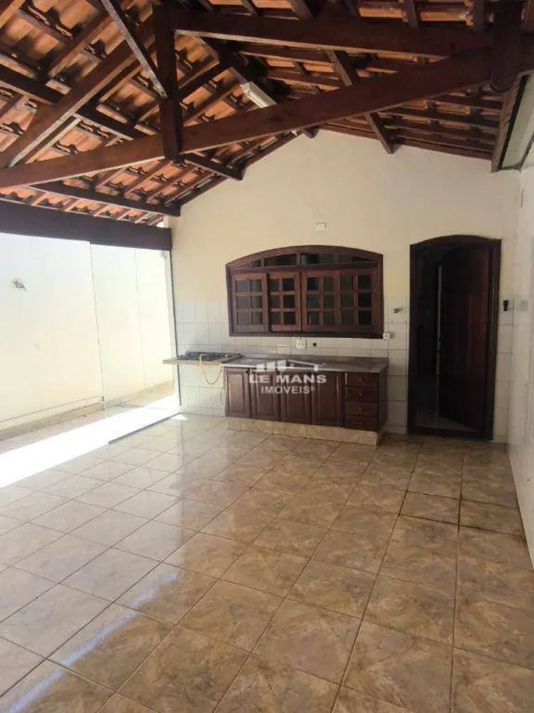 Casa, 4 quartos, 265 m² - Foto 1