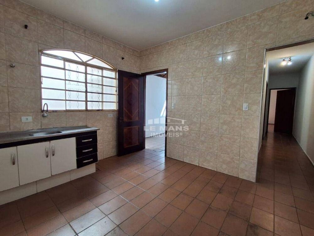 Casa, 2 quartos, 241 m² - Foto 1