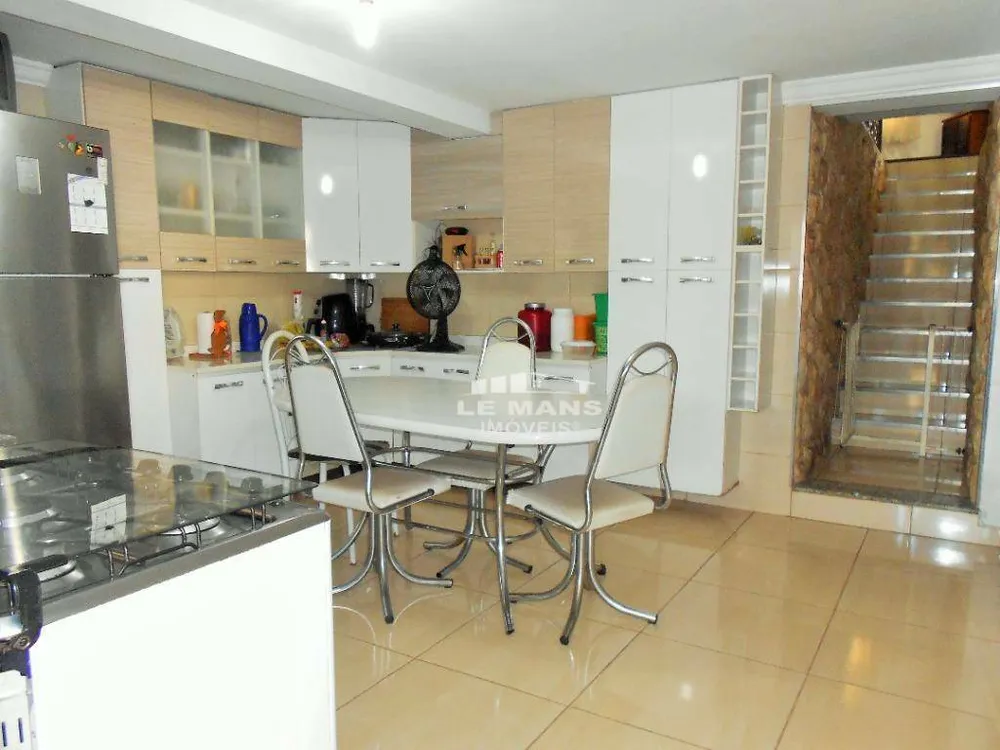 Casa, 3 quartos, 197 m² - Foto 2