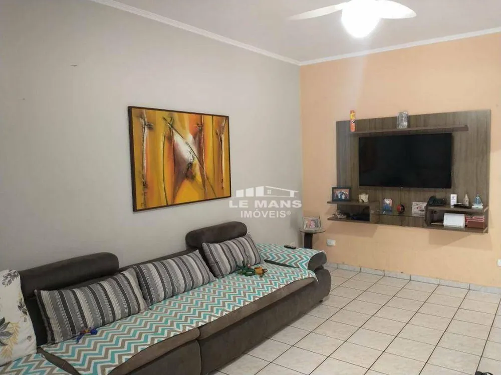 Casa, 3 quartos, 215 m² - Foto 1