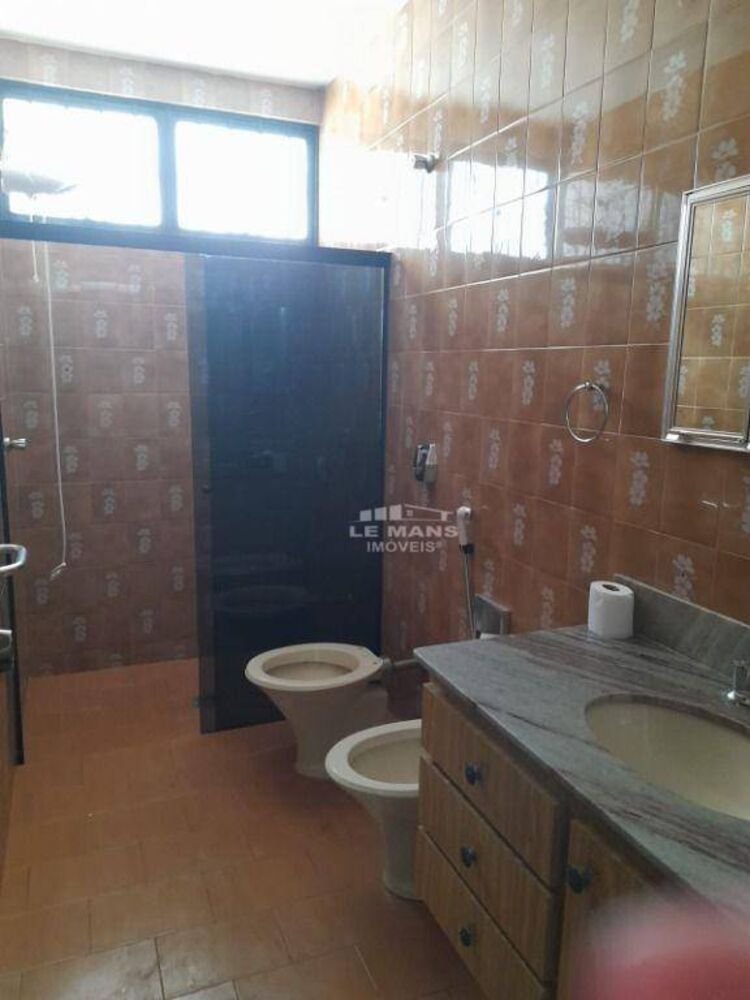 Casa à venda com 3 quartos, 211m² - Foto 3