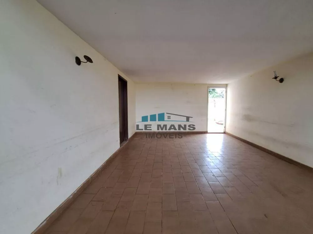 Casa à venda e aluguel com 3 quartos, 240m² - Foto 2