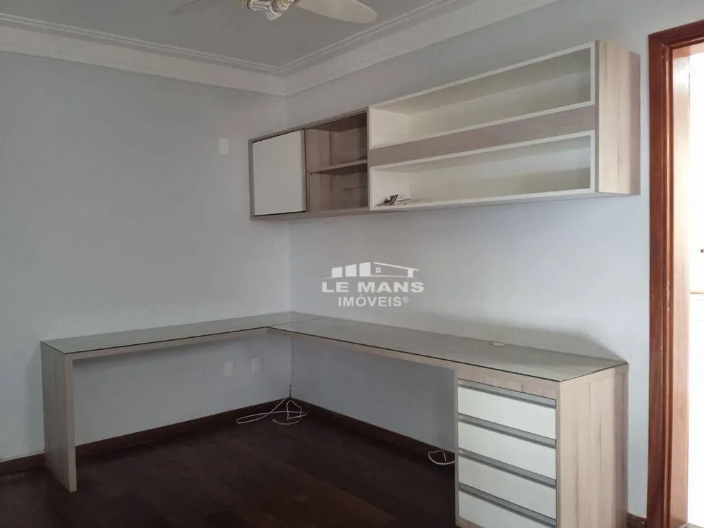 Casa, 3 quartos, 211 m² - Foto 1