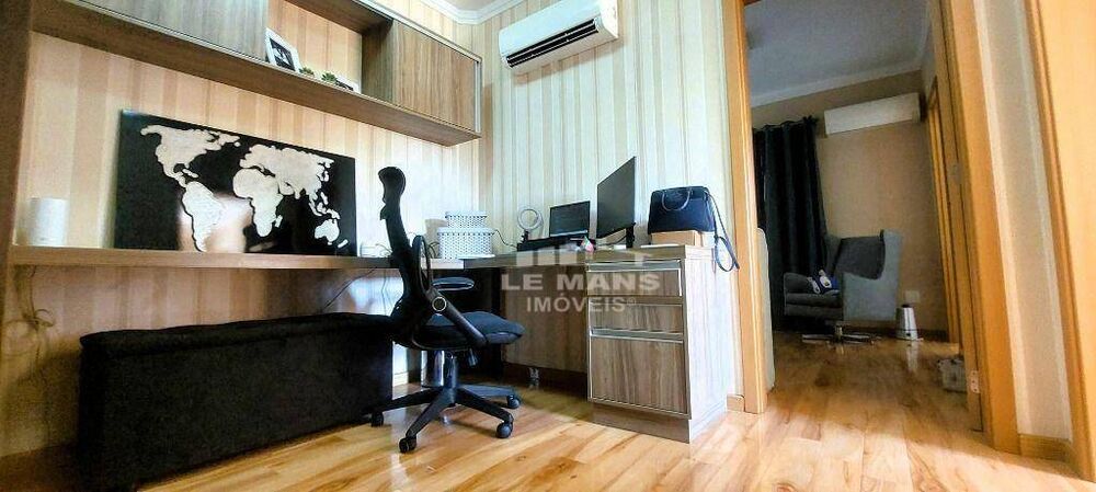 Apartamento à venda com 3 quartos, 150m² - Foto 1