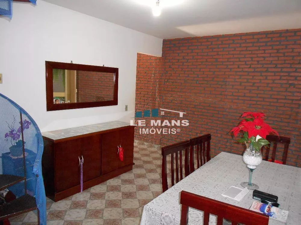 Casa à venda com 2 quartos, 200m² - Foto 4