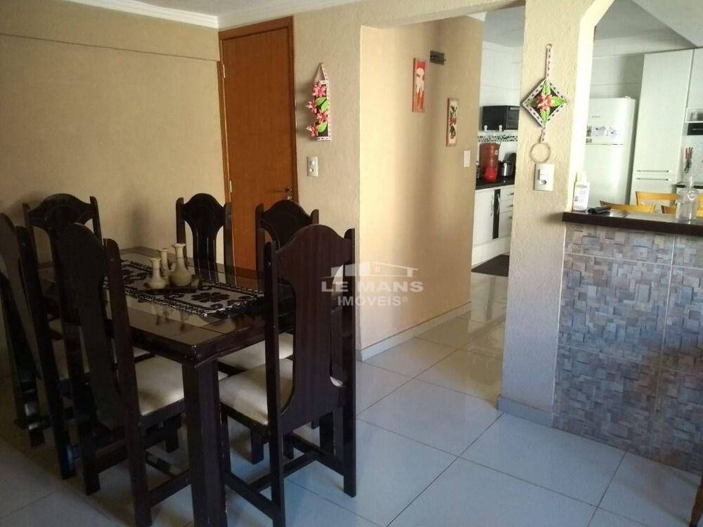 Casa, 4 quartos, 248 m² - Foto 2