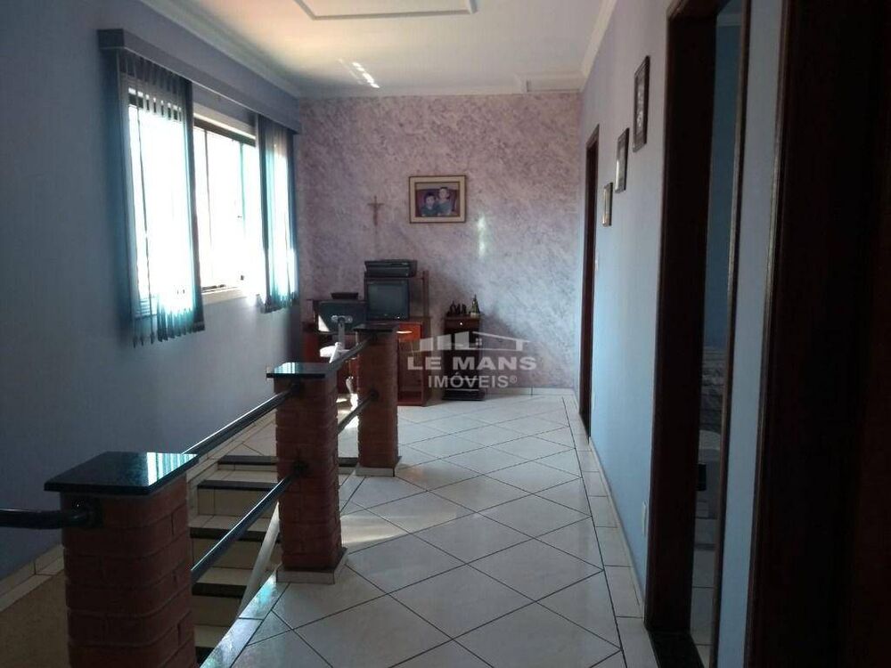 Casa, 4 quartos, 248 m² - Foto 1