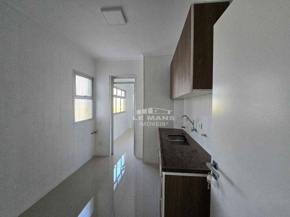 Apartamento à venda com 3 quartos, 87m² - Foto 3