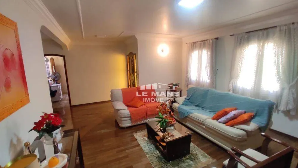 Casa, 4 quartos, 196 m² - Foto 1