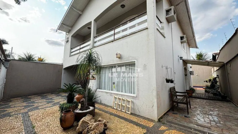 Casa, 4 quartos, 180 m² - Foto 1