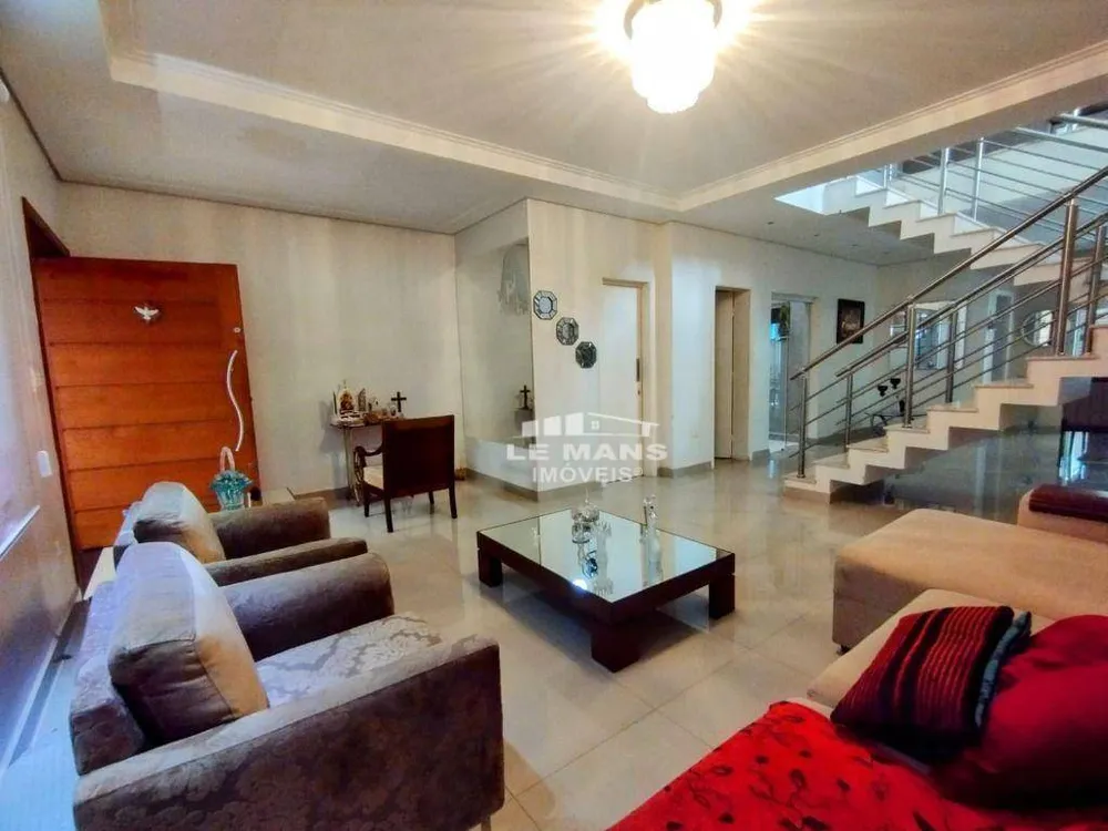 Casa, 3 quartos, 195 m² - Foto 1