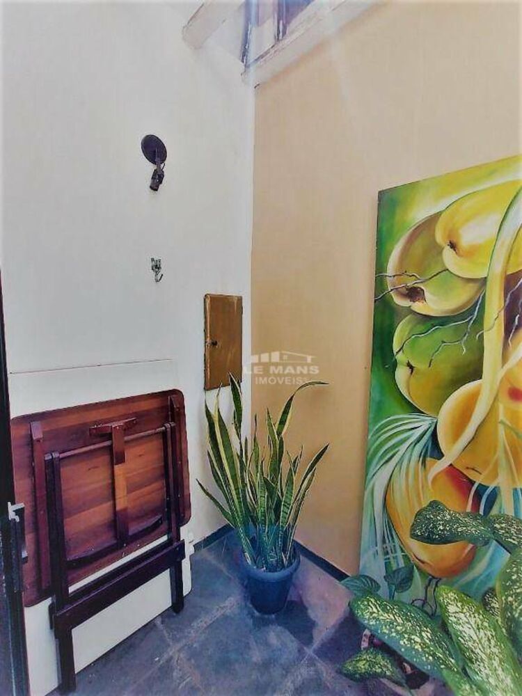 Casa à venda com 4 quartos, 218m² - Foto 2
